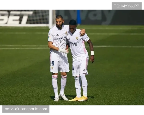 半决赛首回合：巴黎圣日耳曼2-2战平皇马，维尼修斯、贝林厄姆建功